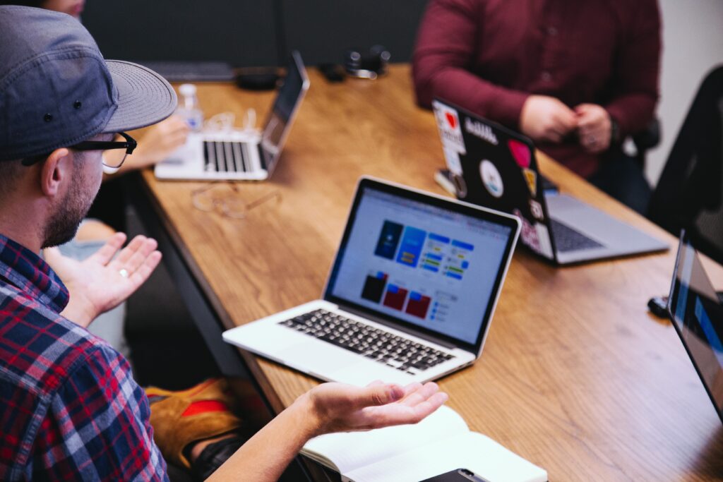 équipe marketing qui travaille sur les futures innovations