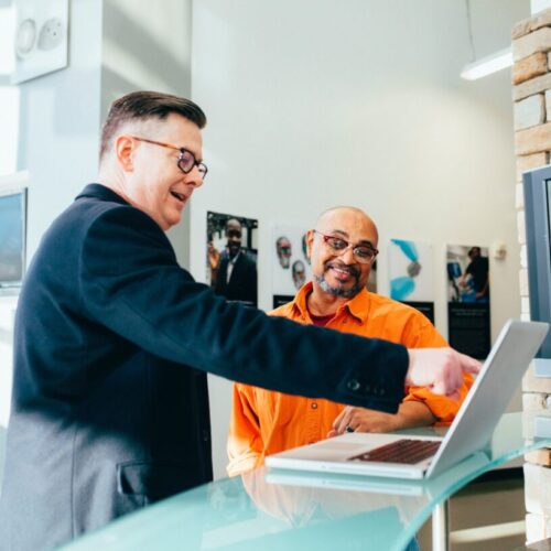 Our sales representative shows the reasons to choose a good video provider