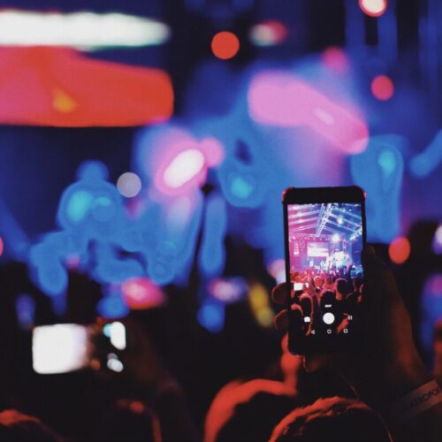 Recording a live video on facebook during a concert