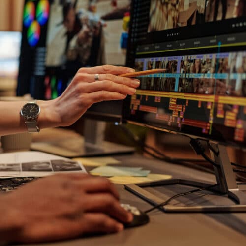 Montage vidéo sur ordinateur avec logiciel professionnel
