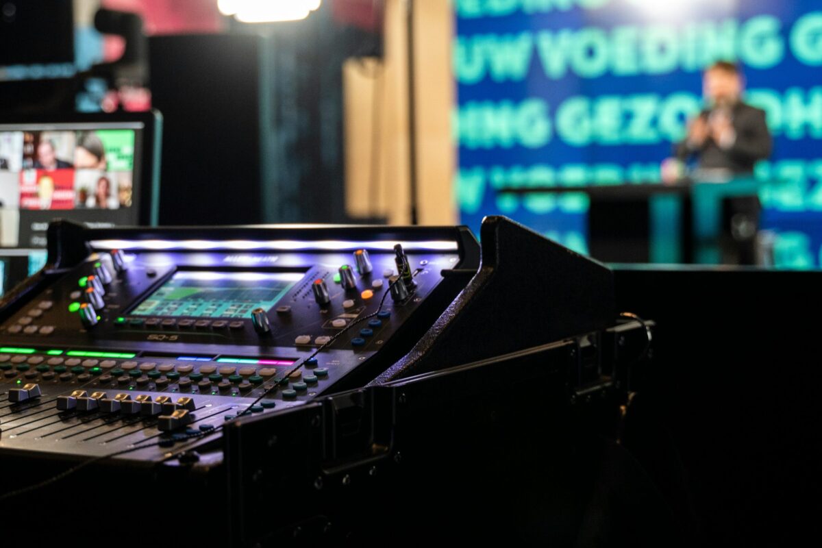 Console de mixage lors d’un événement en direct